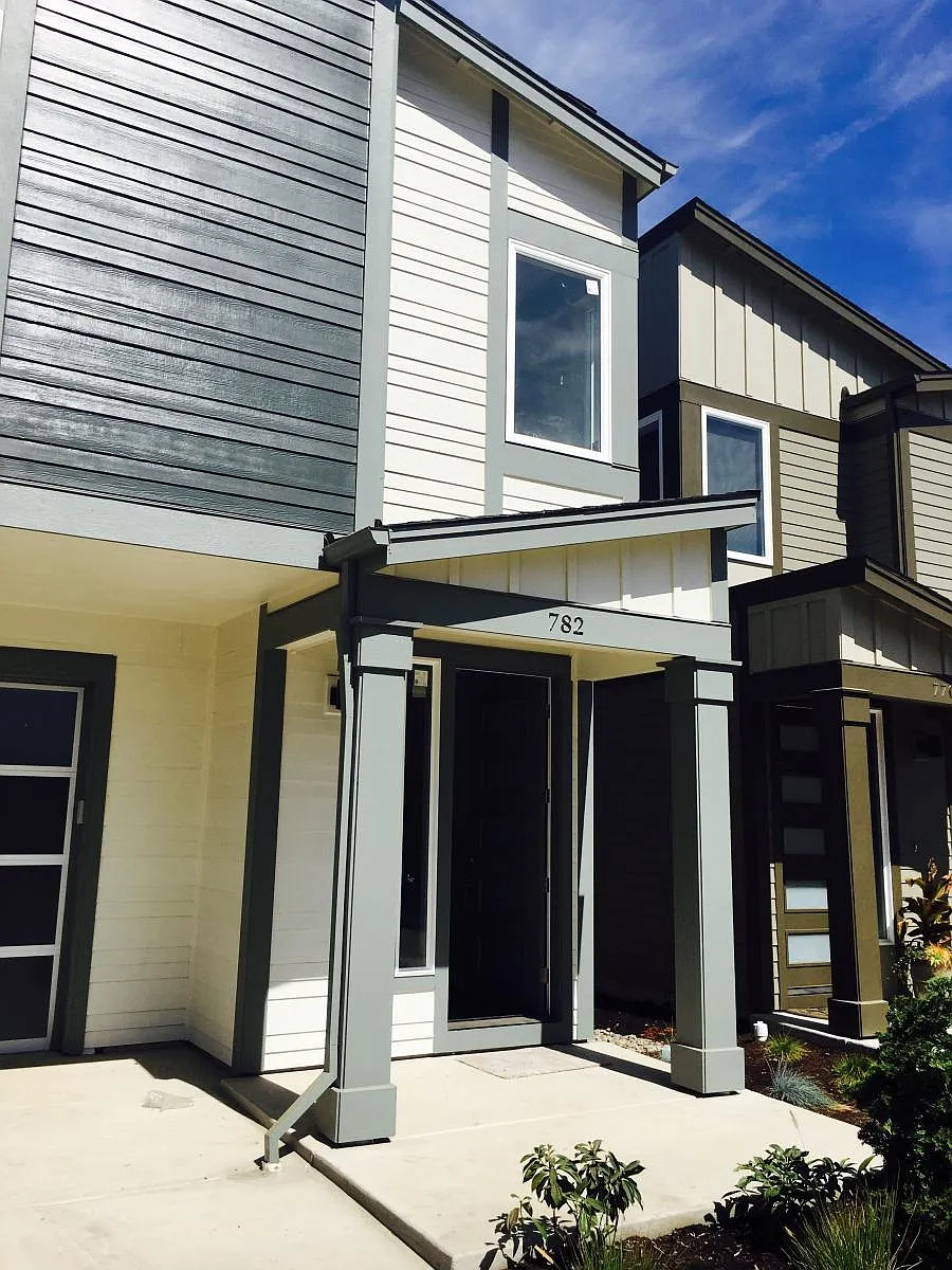 Building Photo - 782 NW Pebblestone Ln