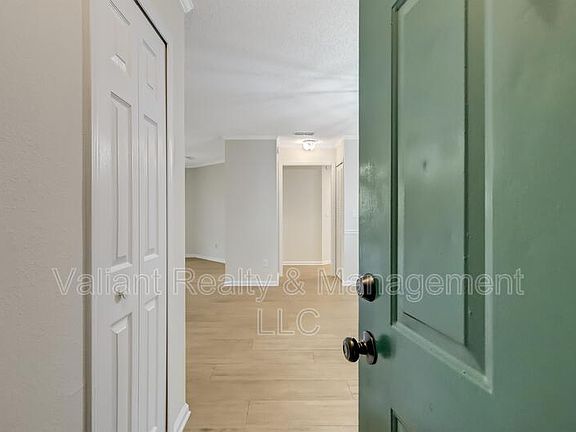 3rd image of 800 Ironwood Dr Unit 1-818