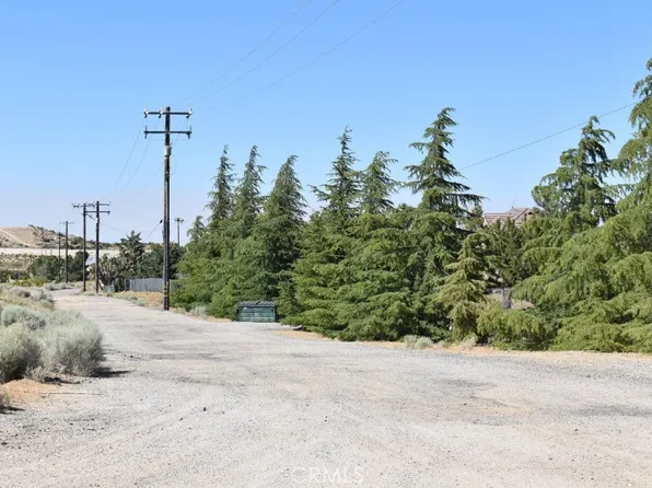 32313 121st St E #34, Pearblossom, CA 93553