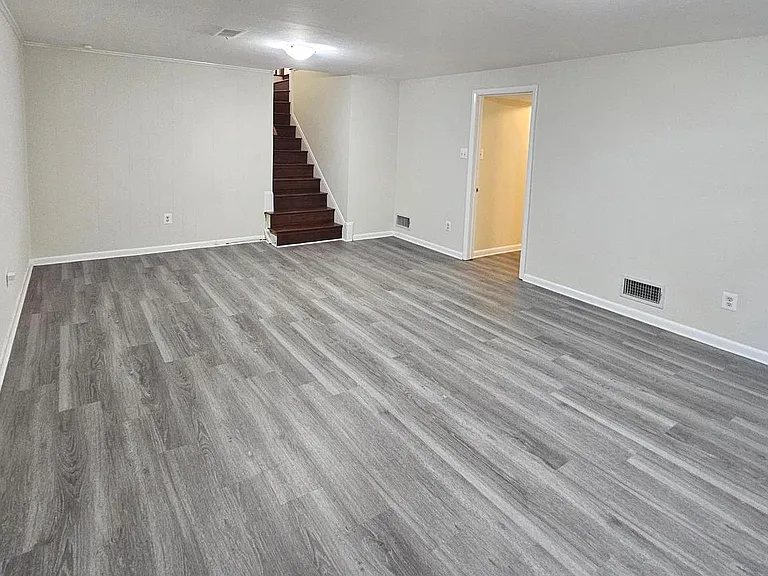 8925 Falling Creek Ct — Photo 34