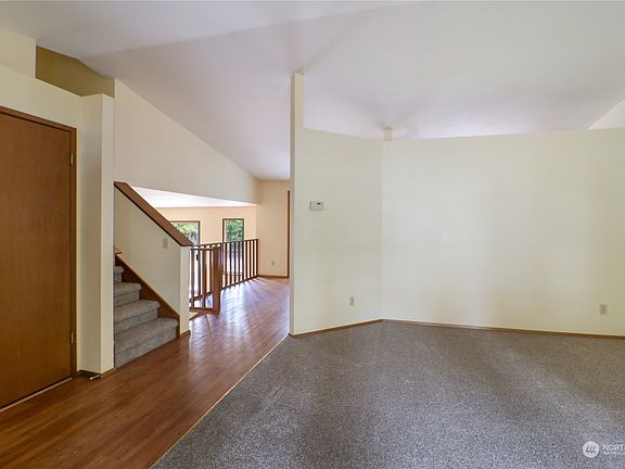 3rd image of 1660 SW Putnam Drive