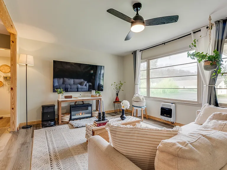 2104 Miller Ln — Photo 5