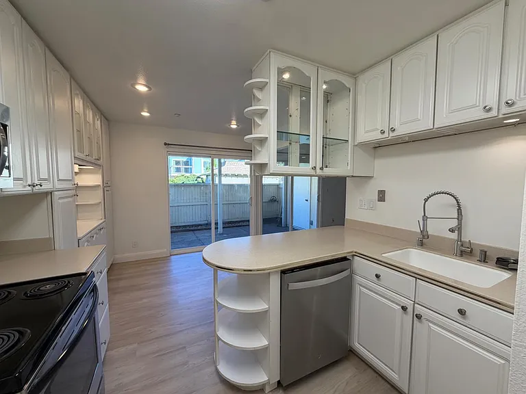 6241 Riverside Blvd #112 — Photo 5