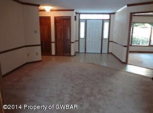 29 Shady Tree Dr, Mountain Top, PA 18707