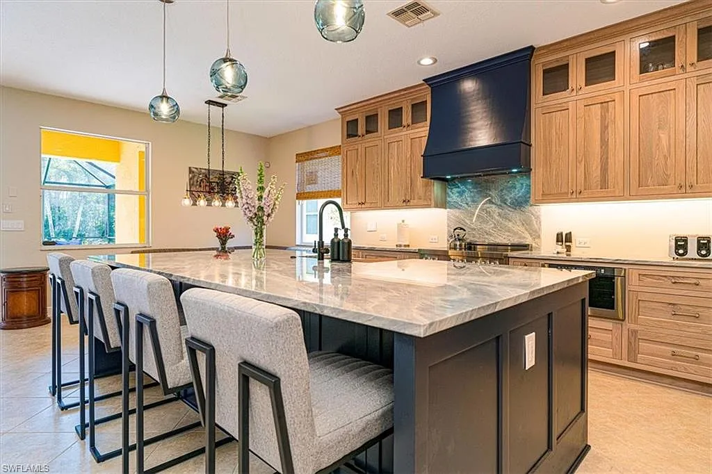 4 bed, 4.0 bath, 3328 sqft, $7,500 — Photo 3