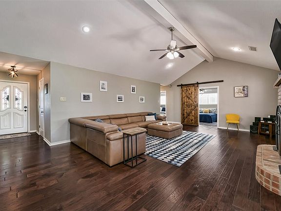 4th image of 2715 Burl Ln