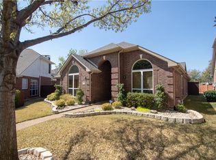 9009 Crown Point Cir, Irving, TX 75063