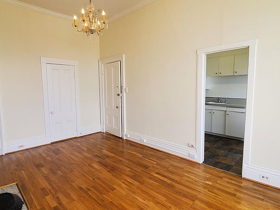 4th image of 1960 Green St #4