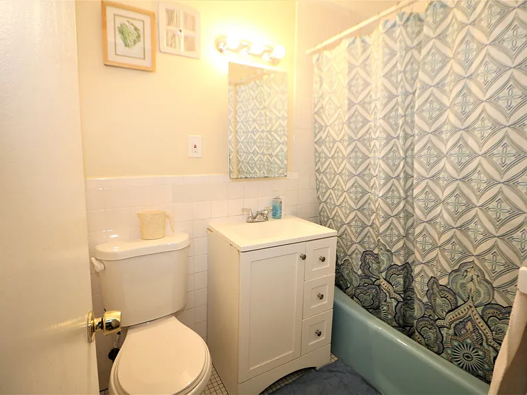 400 Governors Dr #5 — Photo 9