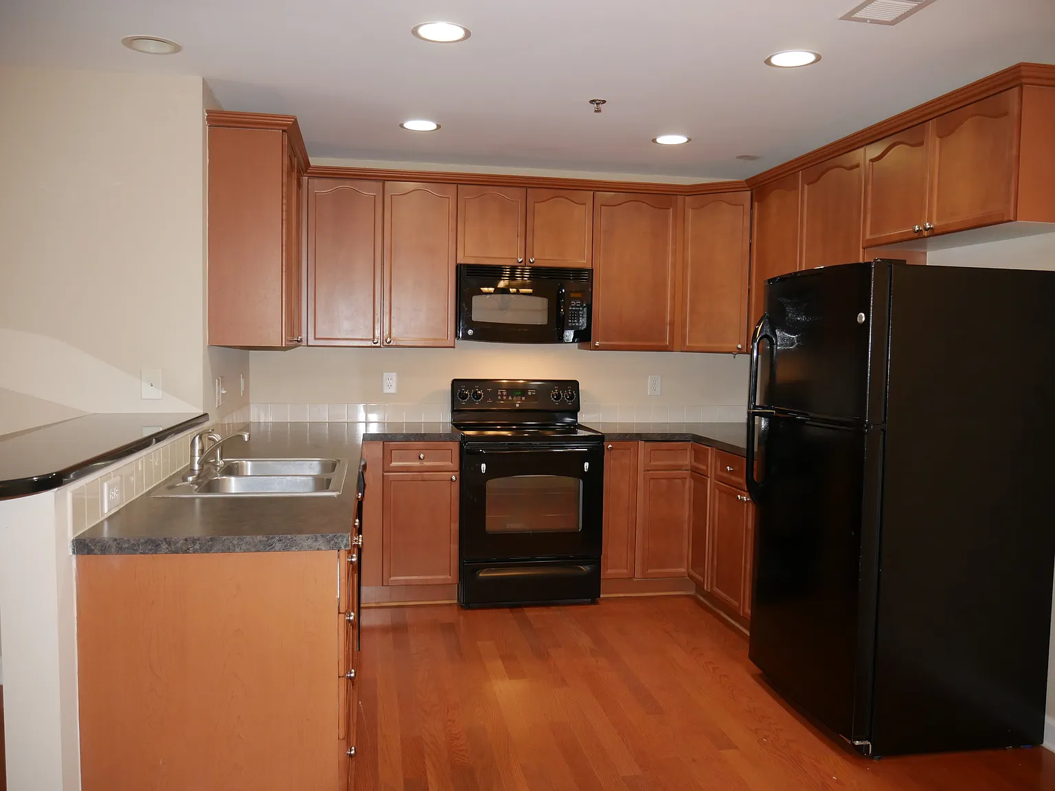 2 bed, $1,295 — Photo 4