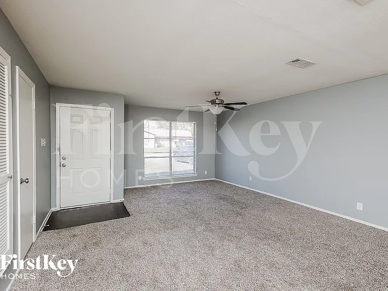 6709 Alma St — Photo 3