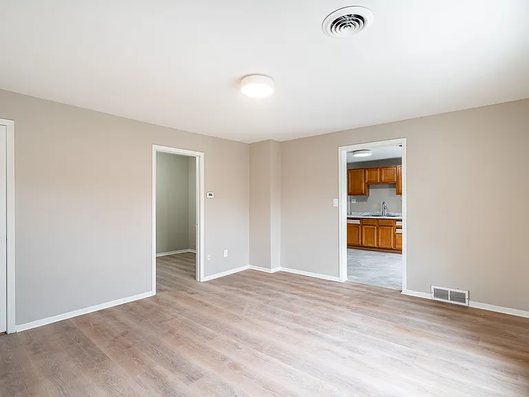 305 E Clarence St #A — Photo 5