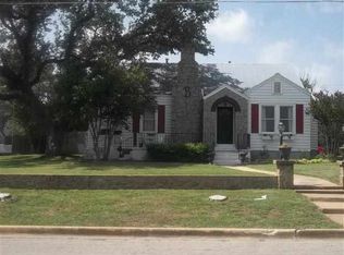 602 E Sandstone St, Llano, TX 78643