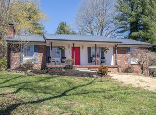 205 Mount Area Dr, Bristol, TN 37620