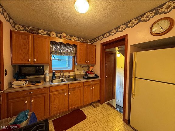 3rd image of 1423 Parkview Dr