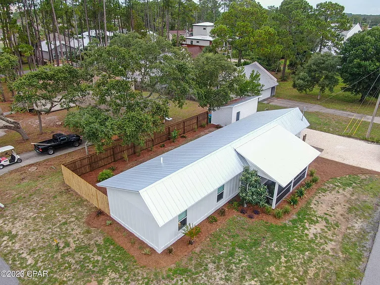 307 Dolphin Dr — Photo 13