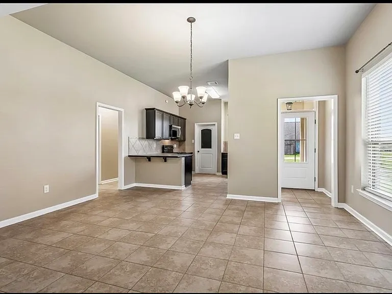 605 Whip St — Photo 2