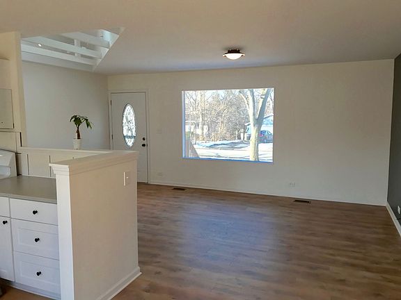 3rd image of 2939 Everglade Ave