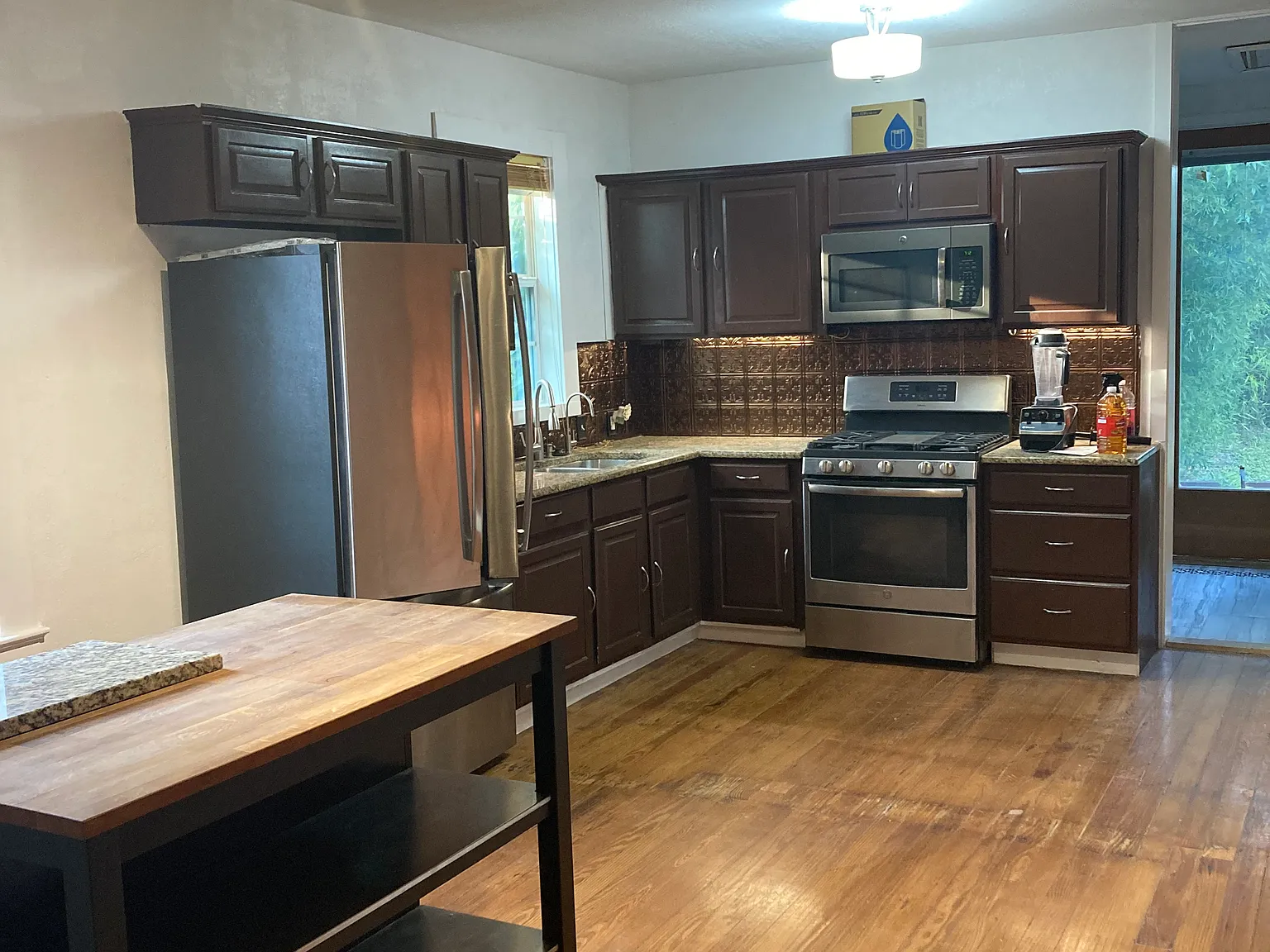 3 bed, 1200 sqft, $1,800 — Photo 4