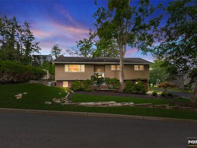 18 Ruth Ln, Demarest, NJ, 07627