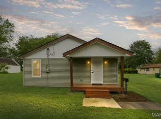 121 Douglas St, O'Fallon, IL 62269