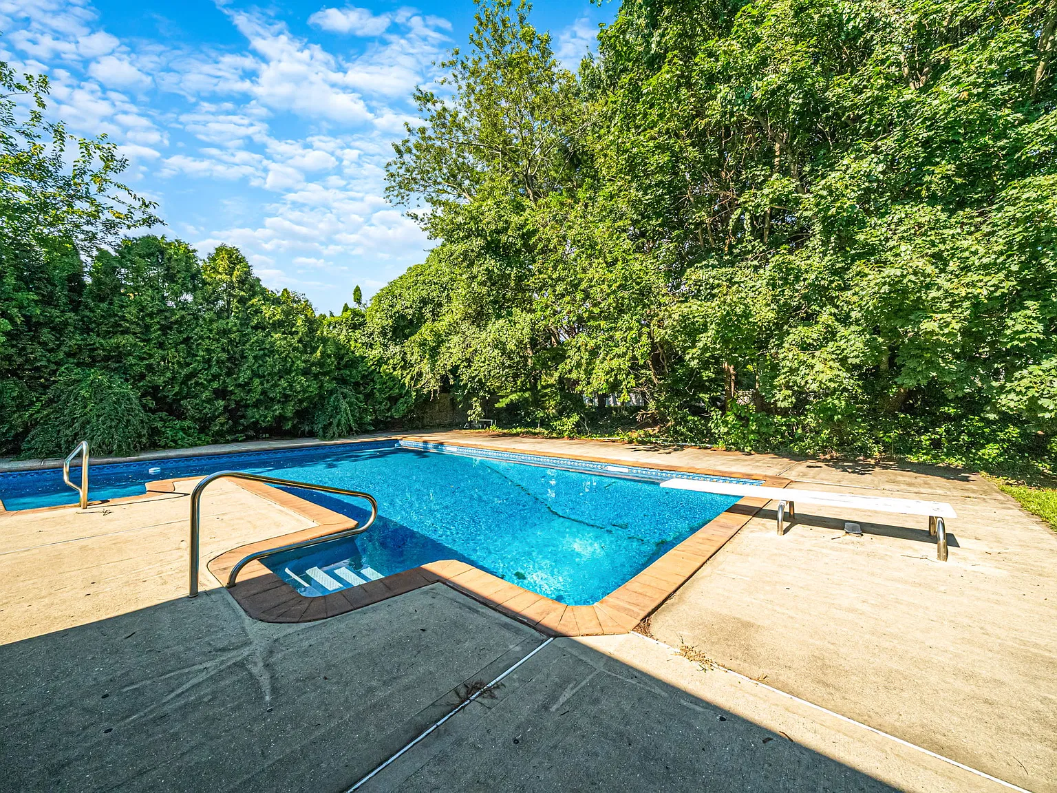 5 bed, 3600 sqft, $6,000 — Photo 2