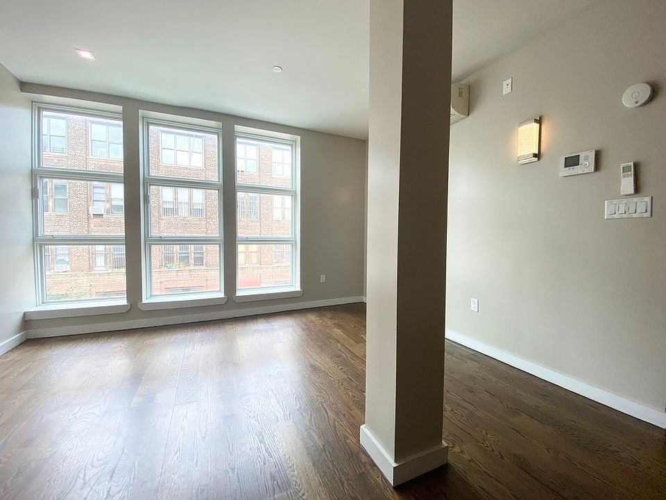 1st image of 125 Leonard St #3IL