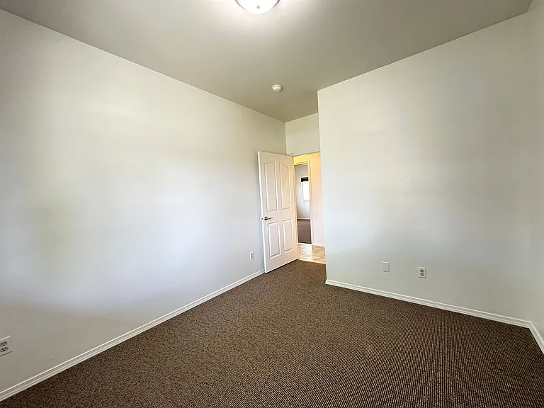 The Oaks Apartments — Photo 25