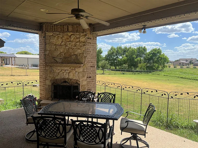 7917 County Road 1005 — Photo 3