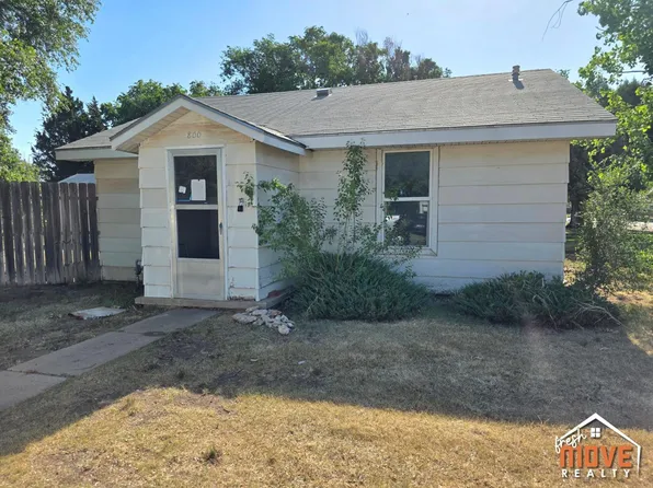 800 Quail St, Plains, KS 67869