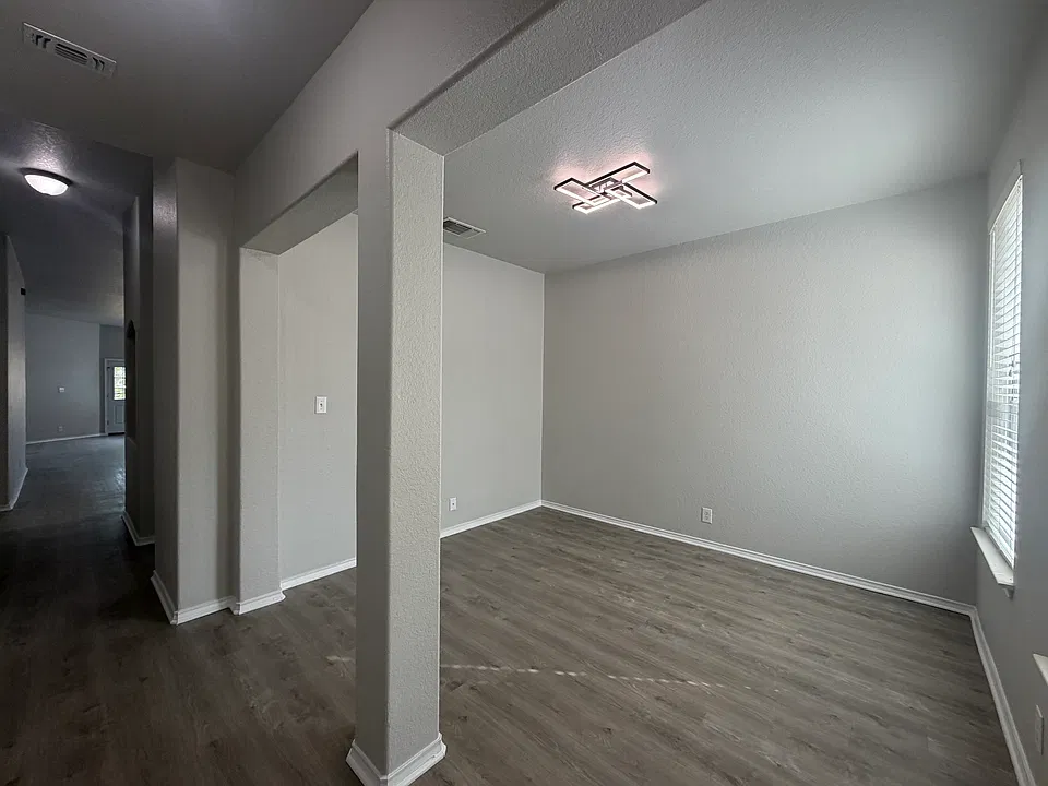 1018 Caprese Ln
