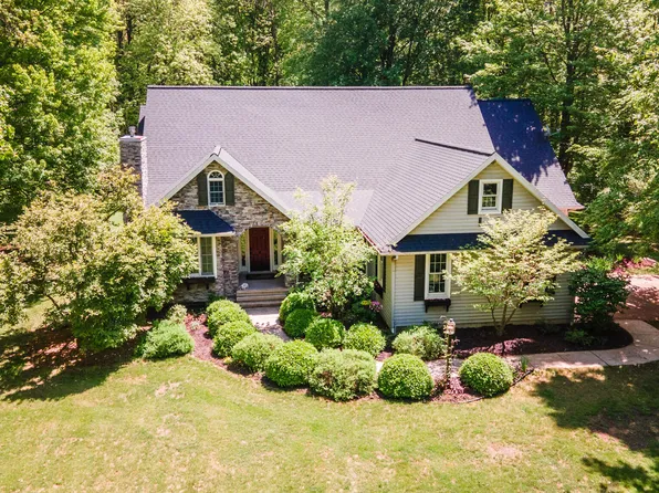 1471 Meadow Ln, Hillsdale, MI 49242