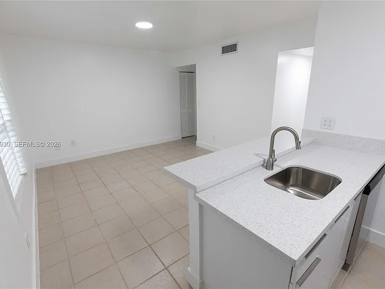 3445 Franklin Ave #A — Photo 3