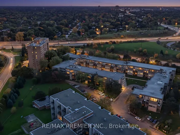 2095 Roche Ct #209, Mississauga, ON L5K 2C8