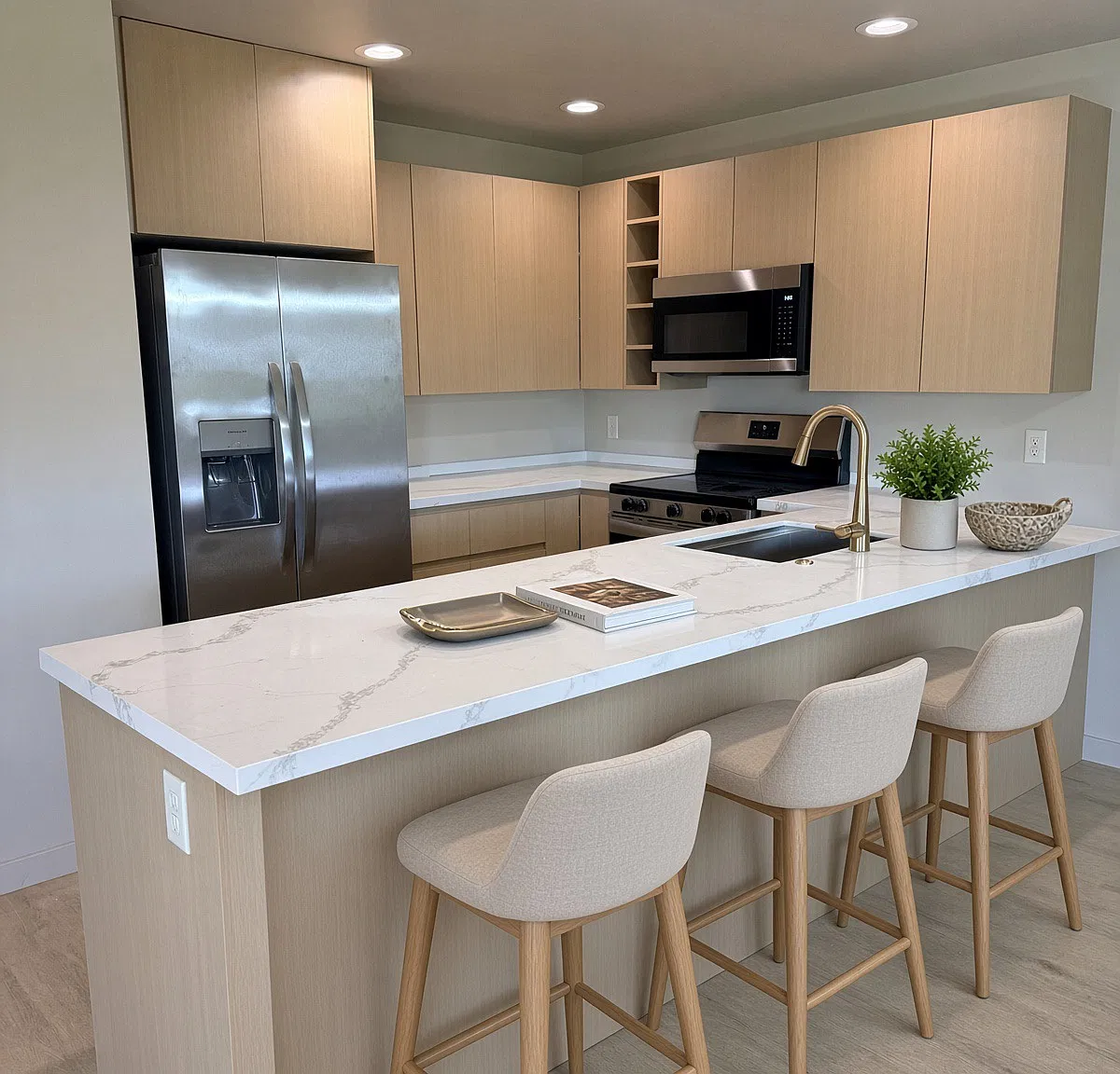 3 bed, 1136 sqft, $2,100 — Photo 2