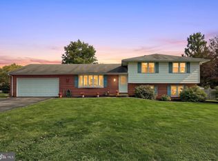 2555 Primrose Ln, York, PA 17404
