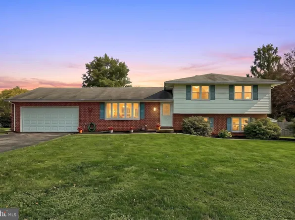 2555 Primrose Ln, York, PA 17404