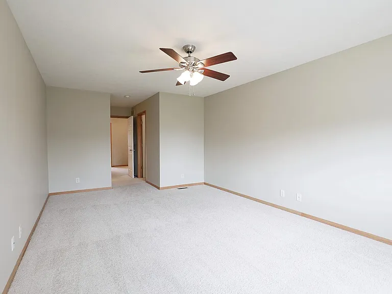 6907 Naples Dr — Photo 29
