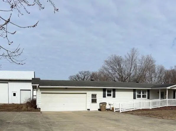 420 Berkey St, Maynard, IA 50655