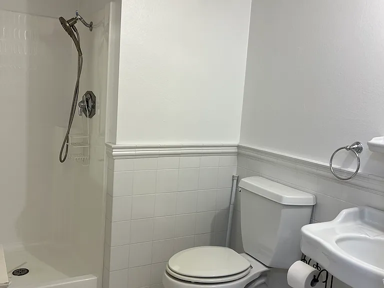 622 S Barrington Ave #301 — Photo 18
