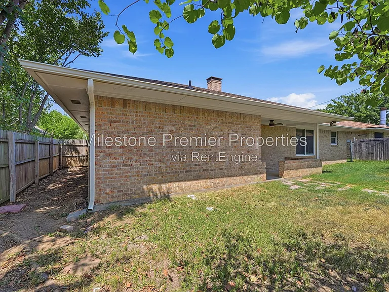 1908 Paula Dr — Photo 22