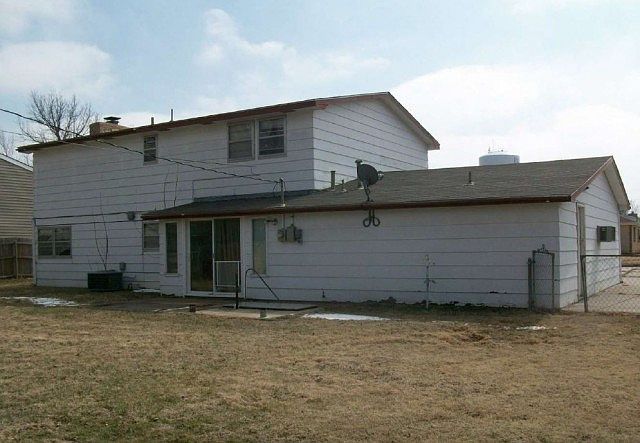 2nd image of 1701 Leslie Ln