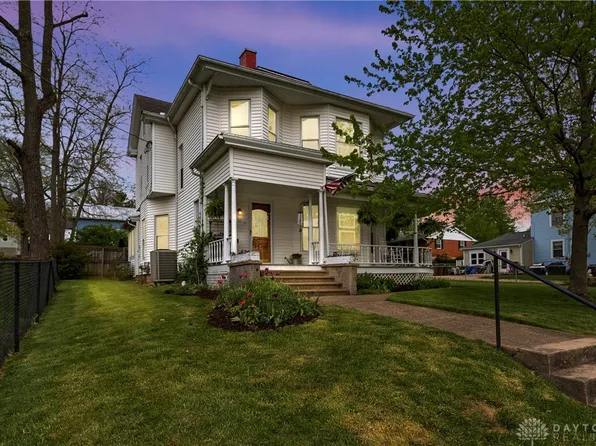 37 S 3rd St, Waynesville, OH 45068