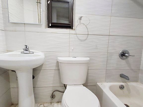 5th image of 837 Bedford Ave