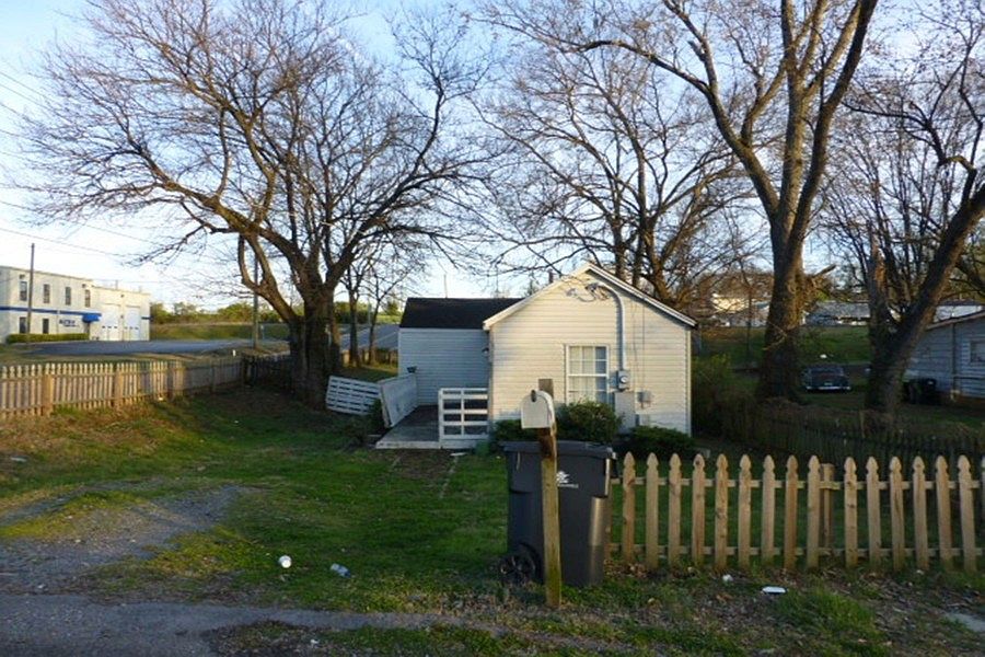 1st image of 800 Sidebrook Ave