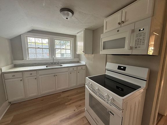 4th image of 102 Parkview St W #B