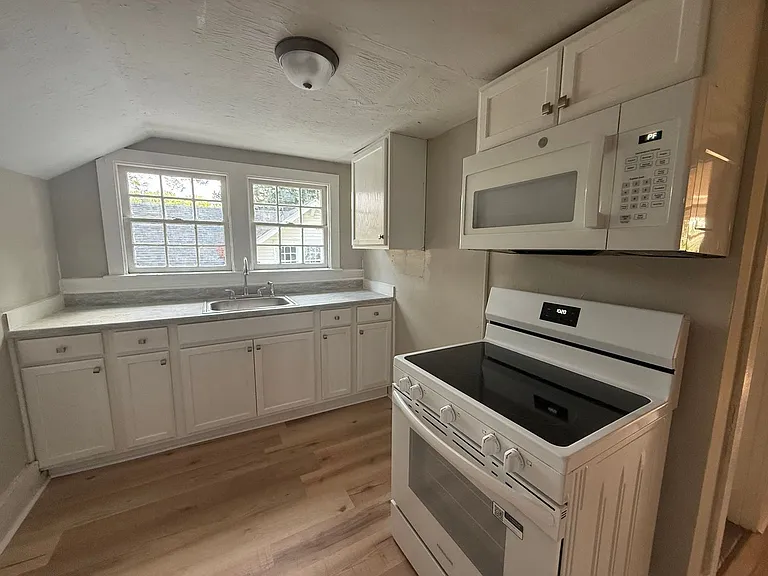 102 Parkview St W — Photo 4