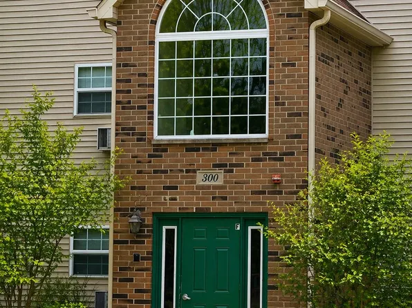 300 Cunat Blvd APT 2C, Richmond, IL 60071