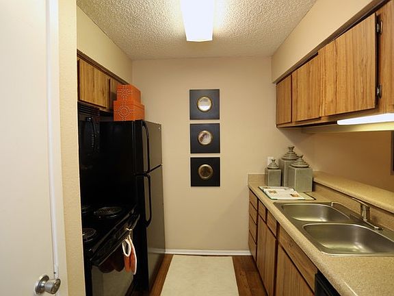 3rd image of 1210 El Camino Village Dr APT 3028