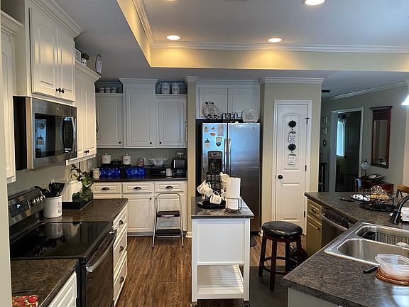 3rd image of 520 Birchwood Ln